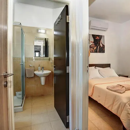 Georgiana Villa *