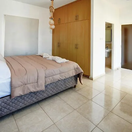 Georgiana Villa *